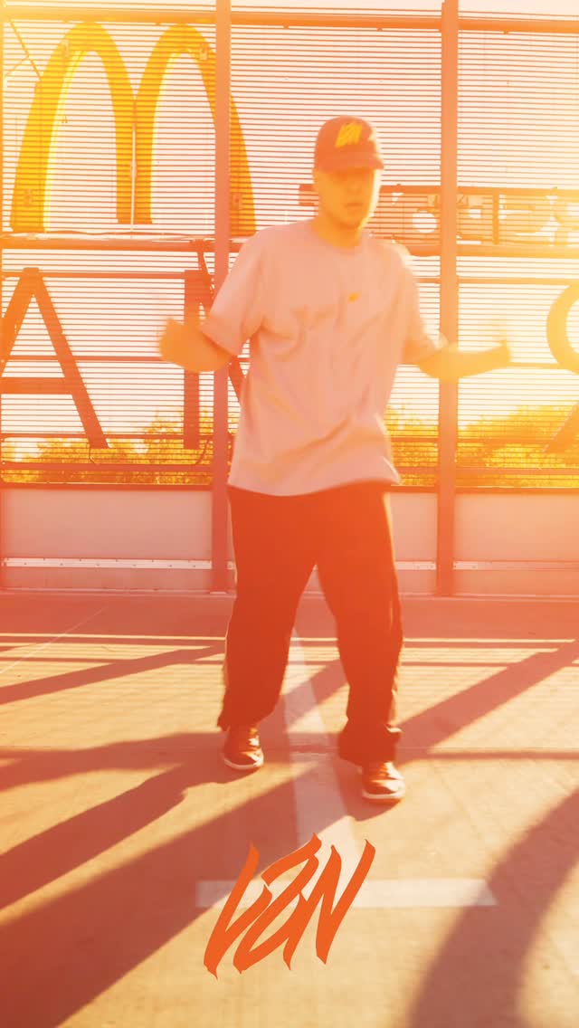 Jeden ruch. Trzy kolory. Jeden Basic.
_____
One move. Three colors. One Basic.