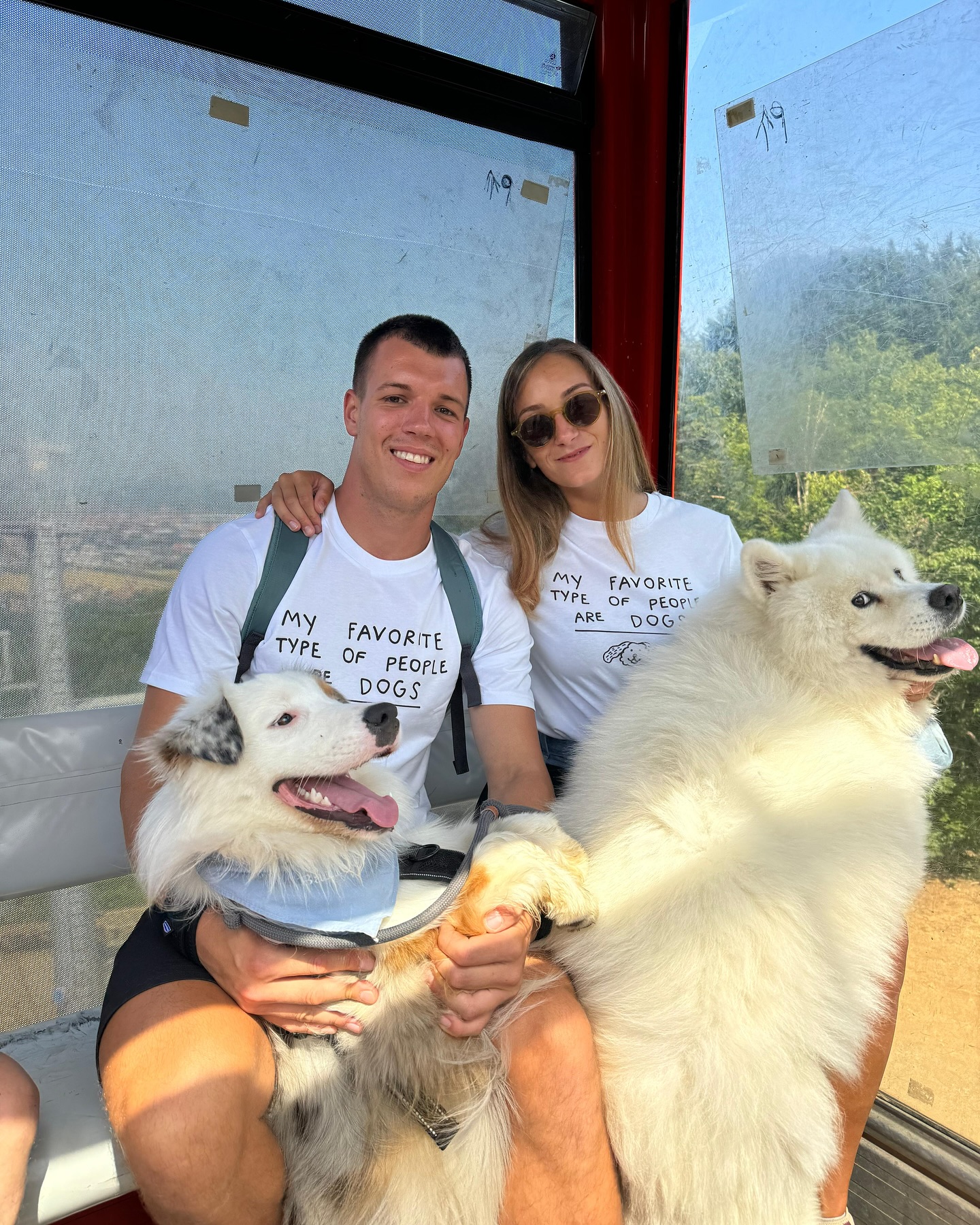 Petra, Sandro, Bailey i Albi u avanturama i našim ‘Dogs’ majicama koje su uskoro opet na zalihama 🥳🥰
.
.
.
.
#barkandrun #handmadeincroatia #croatiandesign #dogsofcroatia #hrvatskiproizvod #hrvatskidizajn #proizvedenouhrvatskoj #croatianproduct #dogmom #dogparents #dogbandana #smallbusiness #bandanasfordogs #petbandana #handmadefordogs #dog #thegreatoutdogs #dogsthatexplore #doglife #doglove #dogsonadventures