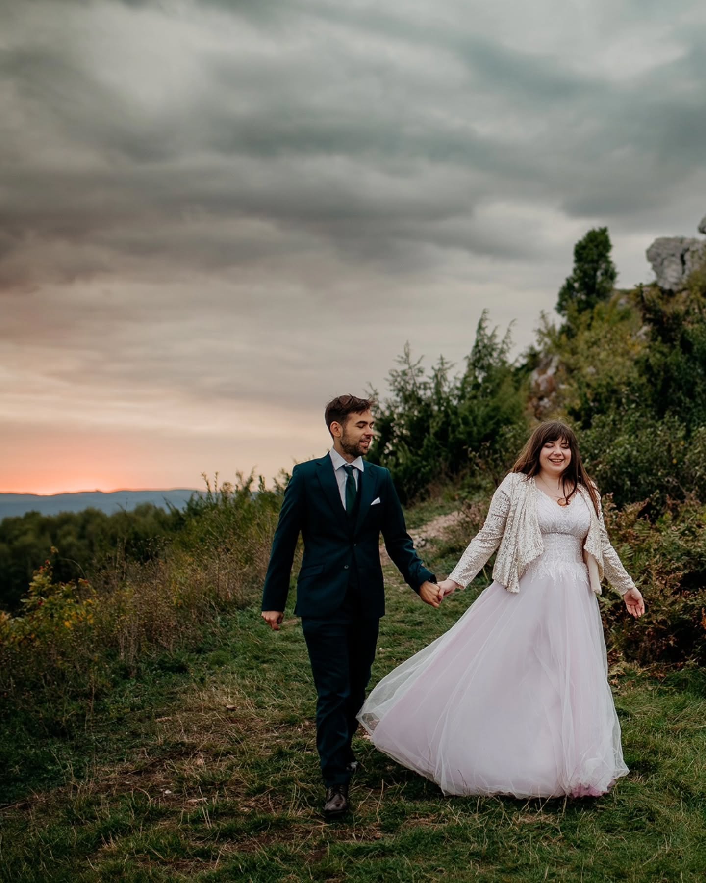 Sesja plenerowa Kasi i Patryka 🤵👰💍#Ślub #Wesele #PannaMłoda #PanMłody #sesjaplenerowa #plenerślubny #sielanka #FotografŚlubny #ReportażŚlubny #Wesele2025 #ŚlubneInspiracje #fotografrzeszów #fotografpodkarpacie #fotografśwoętokrzyskie #jesień #złotapolskajesień #Wedding #Weddingphptoshoot #BestDayEver #GoodTimes #Love #BrideAndGroom #WeddingGoals #WeddingInspo #JustMarried #autumn #dji