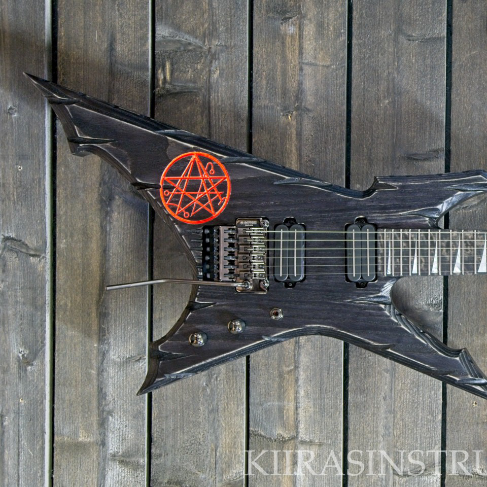 After exactly four weeks from my previous post of completely wrecked in-progress guitar, here's the result of starting it all-over again.
#kiirassoitin #kiirasinstruments #guitar #guitarporn #custom #customguitar #finishing #finnishing #finland #finnish #madeinfinland #venom #venomx #floydrose #metal #brutal