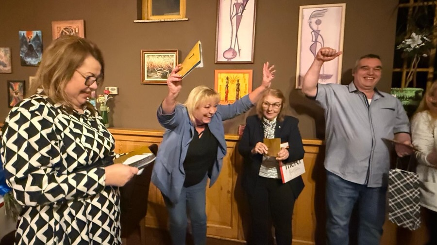 Seit über 30 Jahren bei WILD Connect! Wir sind unglaublich stolz auf Euch:
Barta Csabáné, Budainé Tuza Tímea, Józsáné Tóth Krisztina, Matula Ildikó und Vernyik Zoltán. Euer Engagement, Eure Loyalität und Eure Leidenschaft prägen WILD Connect seit Jahrzehnten. Vielen Dank für Eure Treue – auf viele weitere gemeinsame Jahre! 💙
Over 30 years with WILD Connect! We are incredibly proud of you: Barta Csabáné, Budainé Tuza Tímea, Józsáné Tóth Krisztina, Matula Ildikó and Vernyik Zoltán. Your dedication, loyalty and passion have shaped WILD Connect for decades. Thank you for your commitment – here’s to many more years together! 💙
Több mint 30 éve a WILD Connectnél! Mérhetetlenül büszkék vagyunk Rátok:
Barta Csabáné, Budainé Tuza Tímea, Józsáné Tóth Krisztina, Matula Ildikó és Vernyik Zoltán. Elkötelezettségetek, hűségetek és szenvedélyetek évtizedek óta formálja a WILD Connectet. Köszönjük a kitartásotokat – még sok közös évre együtt! 💙
#30 #years #wild #connect #great