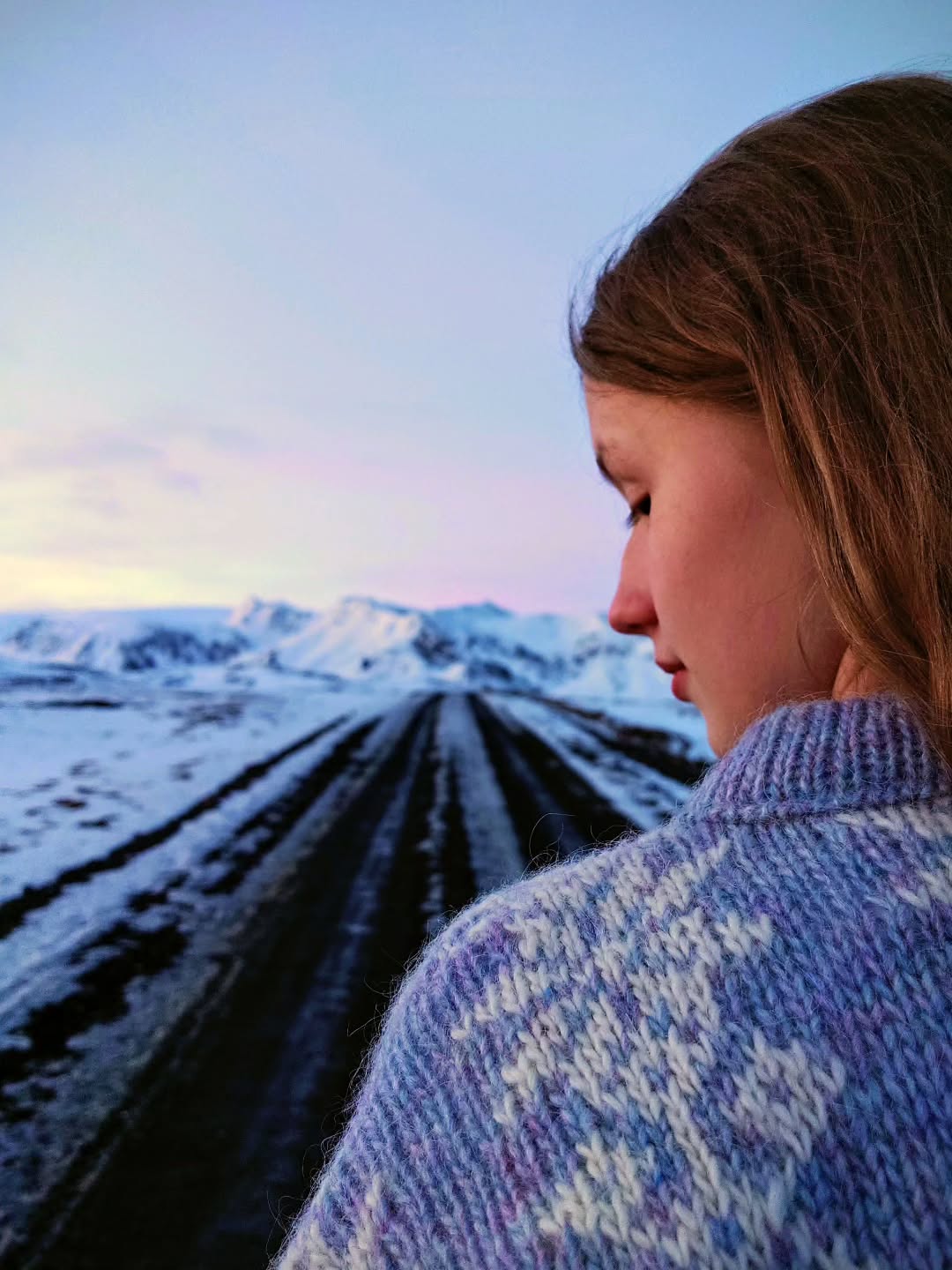 #íslenskmynstur #medievalart ❄️🧶 warmth in the col…